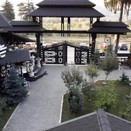Complex Lions Bucovina Hotell Voronet Exteriör bild