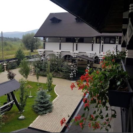Complex Lions Bucovina Hotell Voronet Exteriör bild