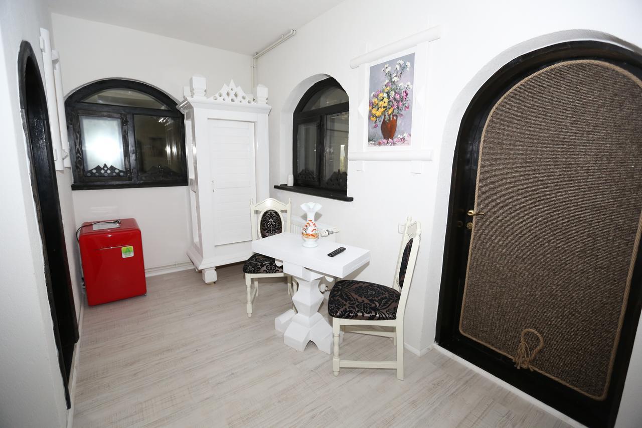 Complex Lions Bucovina Hotell Voronet Exteriör bild