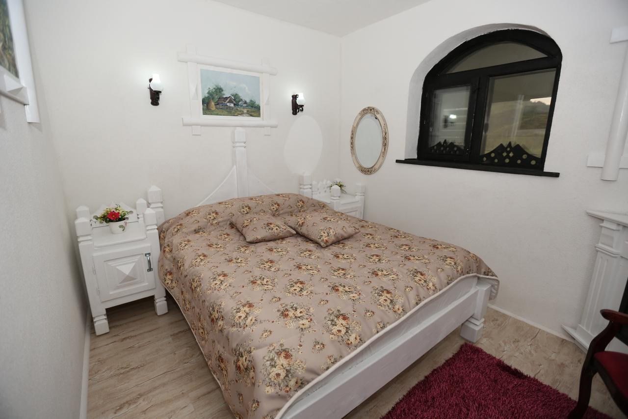 Complex Lions Bucovina Hotell Voronet Exteriör bild