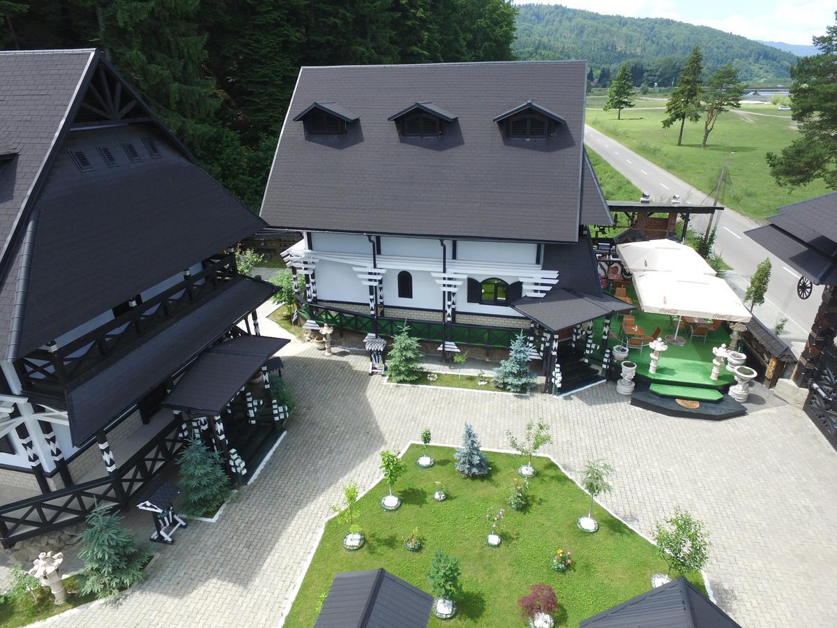 Complex Lions Bucovina Hotell Voronet Exteriör bild
