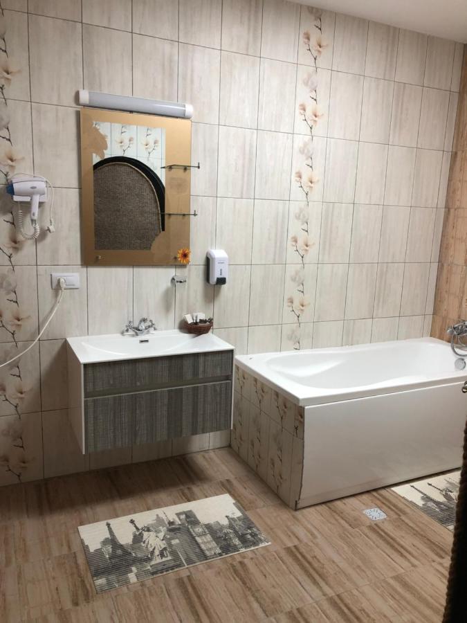 Complex Lions Bucovina Hotell Voronet Exteriör bild